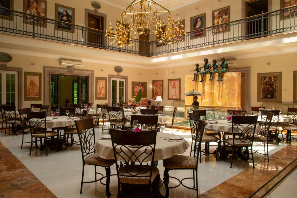 Comedor y restaurante de The Lorian Club
